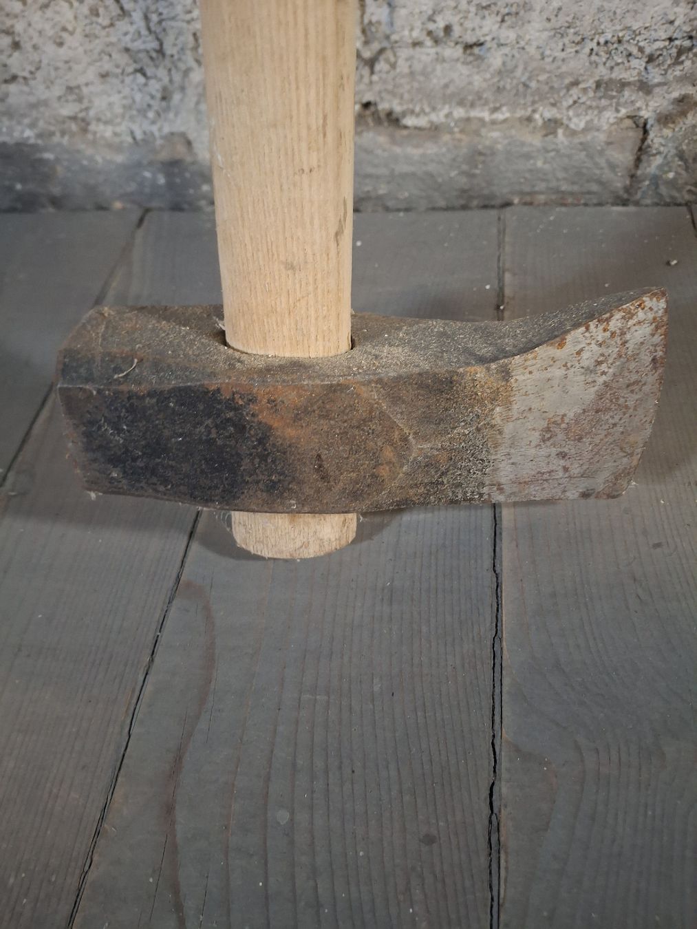 Tutti gli attrezzi: Langes Beil mit Holzstiel – Usato da Zürich venduto da iddlyriddly 1