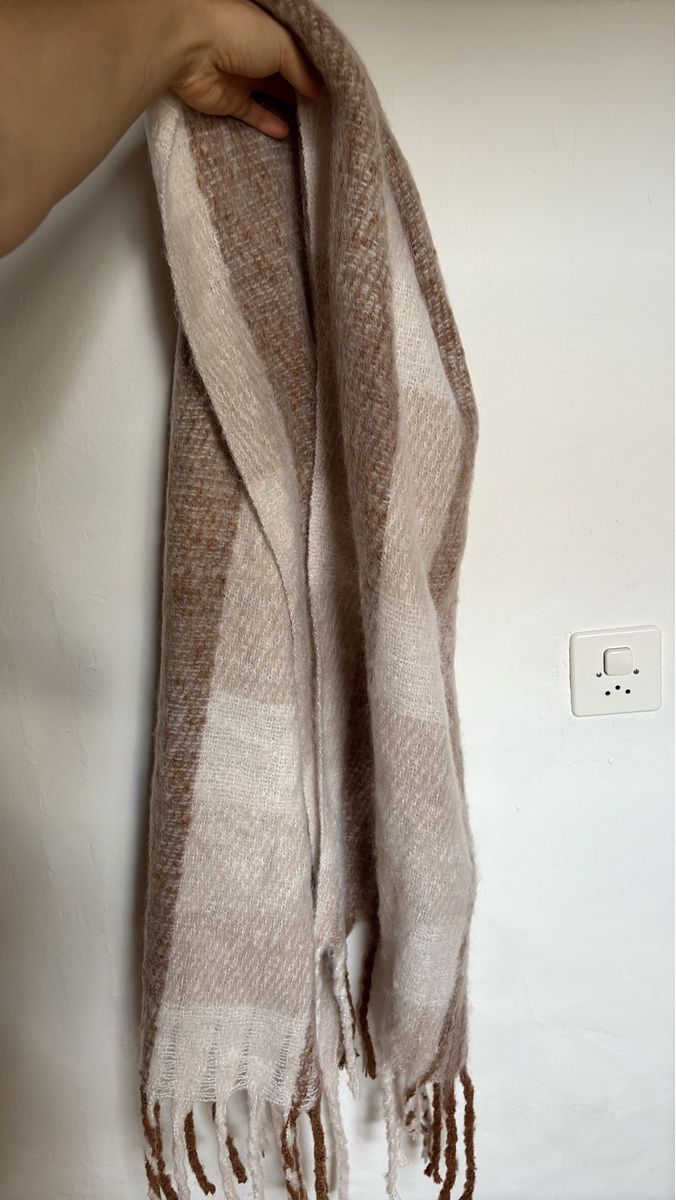 Foulard & Sciarpe: Checkered scarf beige brown like new condition – Nuovo (secondo la descrizione) da Regensberg venduto da ani_97f7