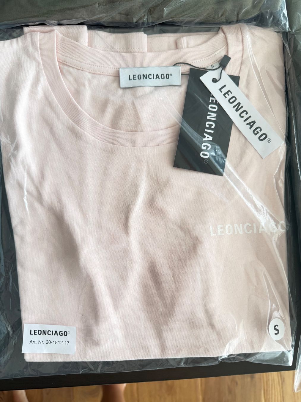 Lotti di vestiti: KLEIDERPACKET T-SHIRT UDN PULLOVER SIEHE BILDER AB CHF 1.- – Nuovo (secondo la descrizione) da Zollikofen venduto da Level_911 2