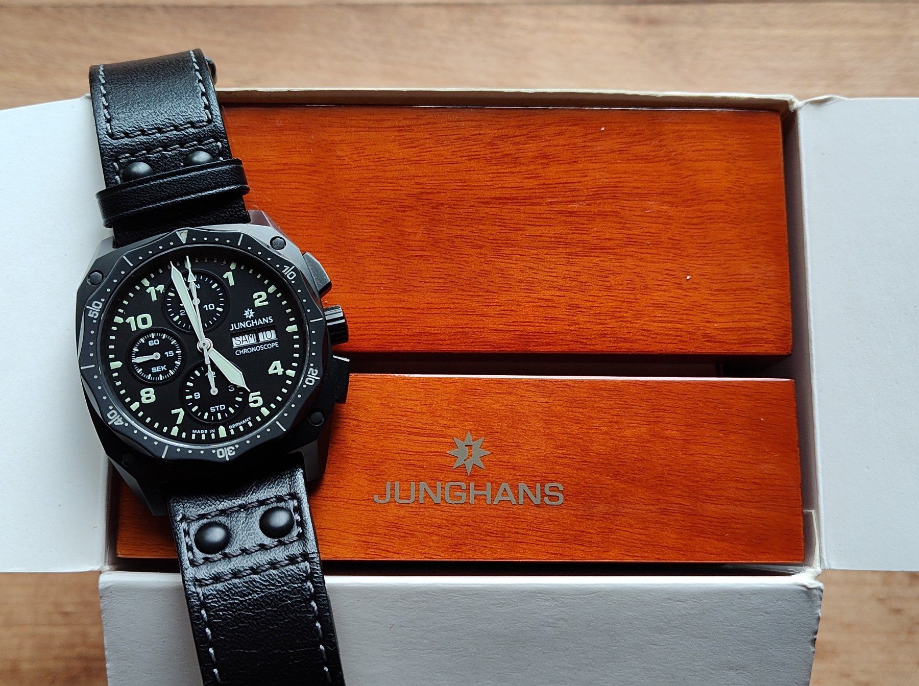 Junghans Uhren: Junghans Pilot Chronoscope 027/4523 – Gebraucht aus Basel von OnutWOODLAND 1