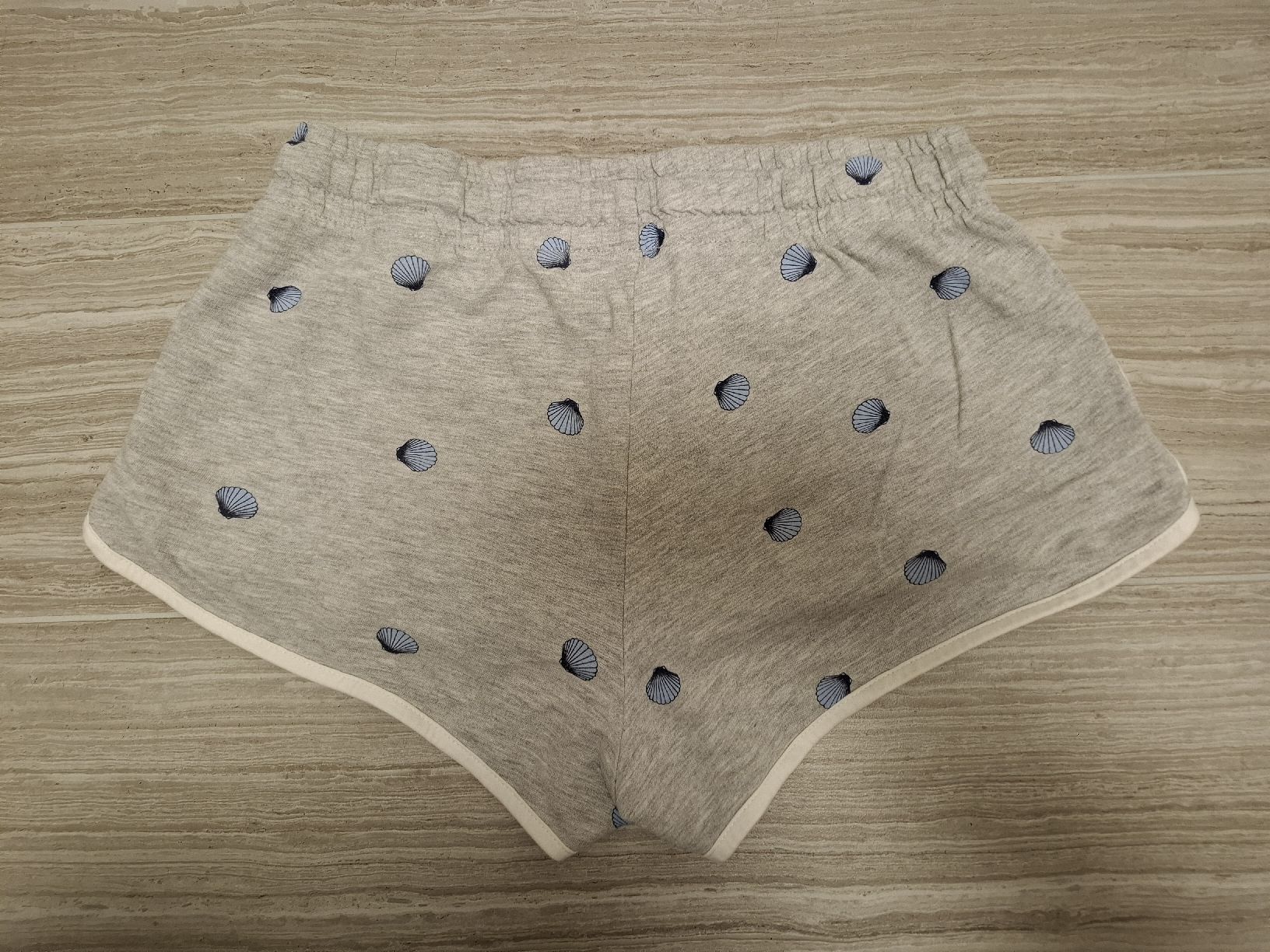 Pantaloni: short gris coquillage – Usato da Ecublens FR venduto da ame_y8tq 2