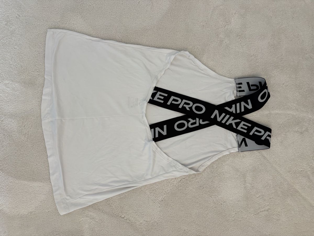 Nike Top: Top de sport – Nuovo (secondo la descrizione) da Sion venduto da sar_8xmg 1
