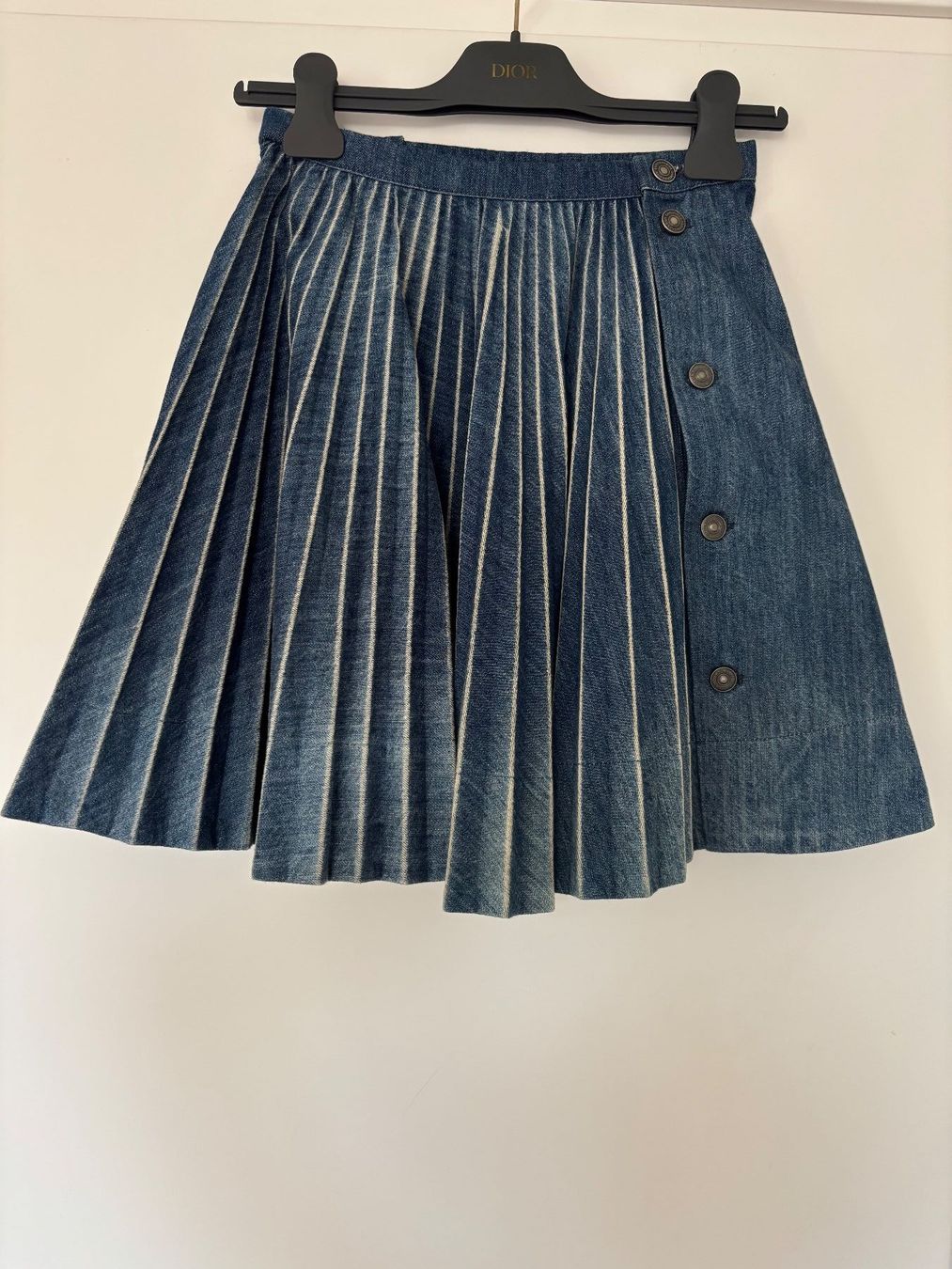 Dior Gonne: DIOR Denimjupe , feinste Baumwolle Gr. 32 – Nuovo (secondo la descrizione) da Herrliberg venduto da mayfi
