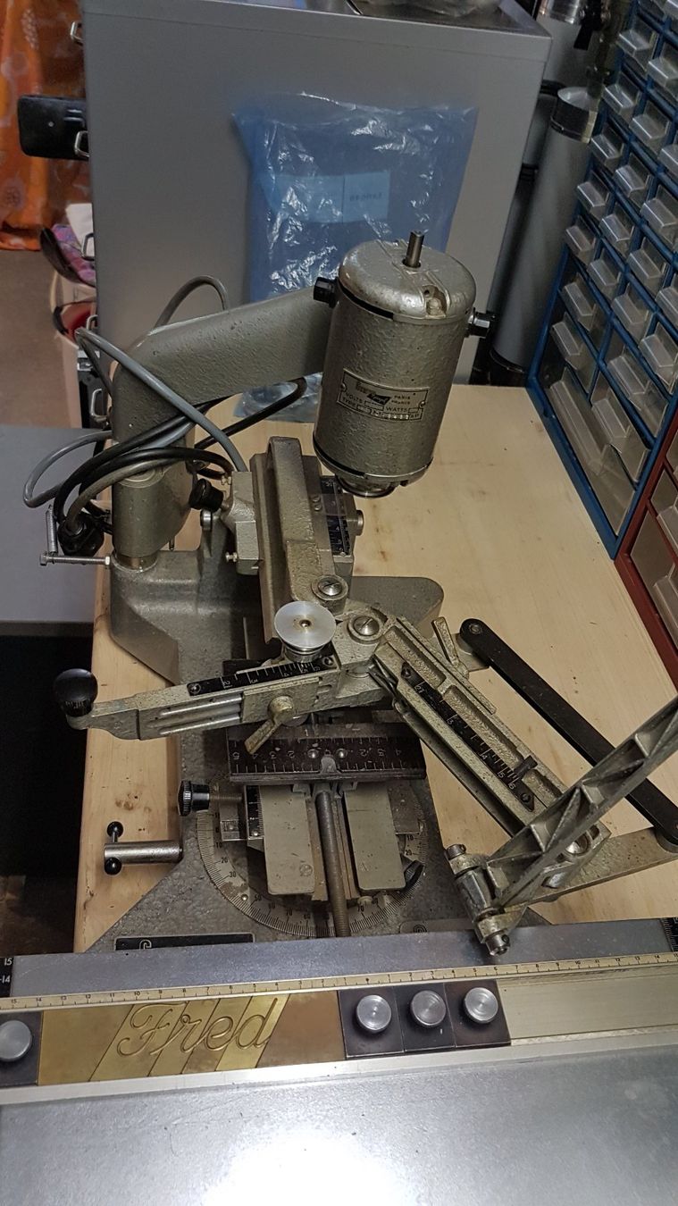 Tutte le macchine: Tisch - Graviermaschine GravoGraph – Usato da Mühleberg venduto da 01.Ri.02.22