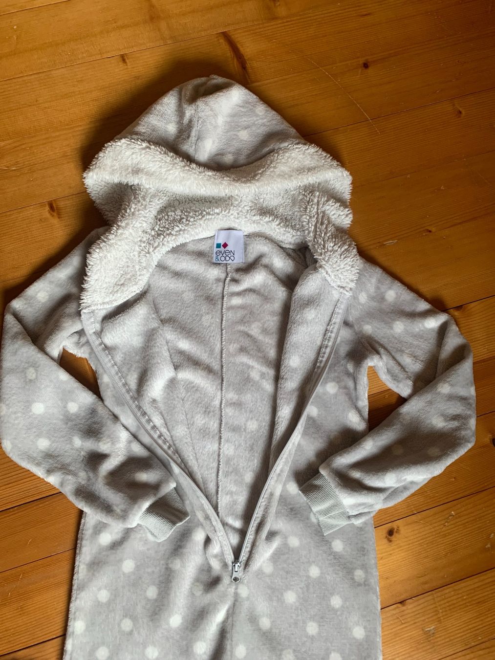 Tute: Kuscheliger Einteiler Jumpsuit S – Usato da Dättlikon venduto da Maurinie
