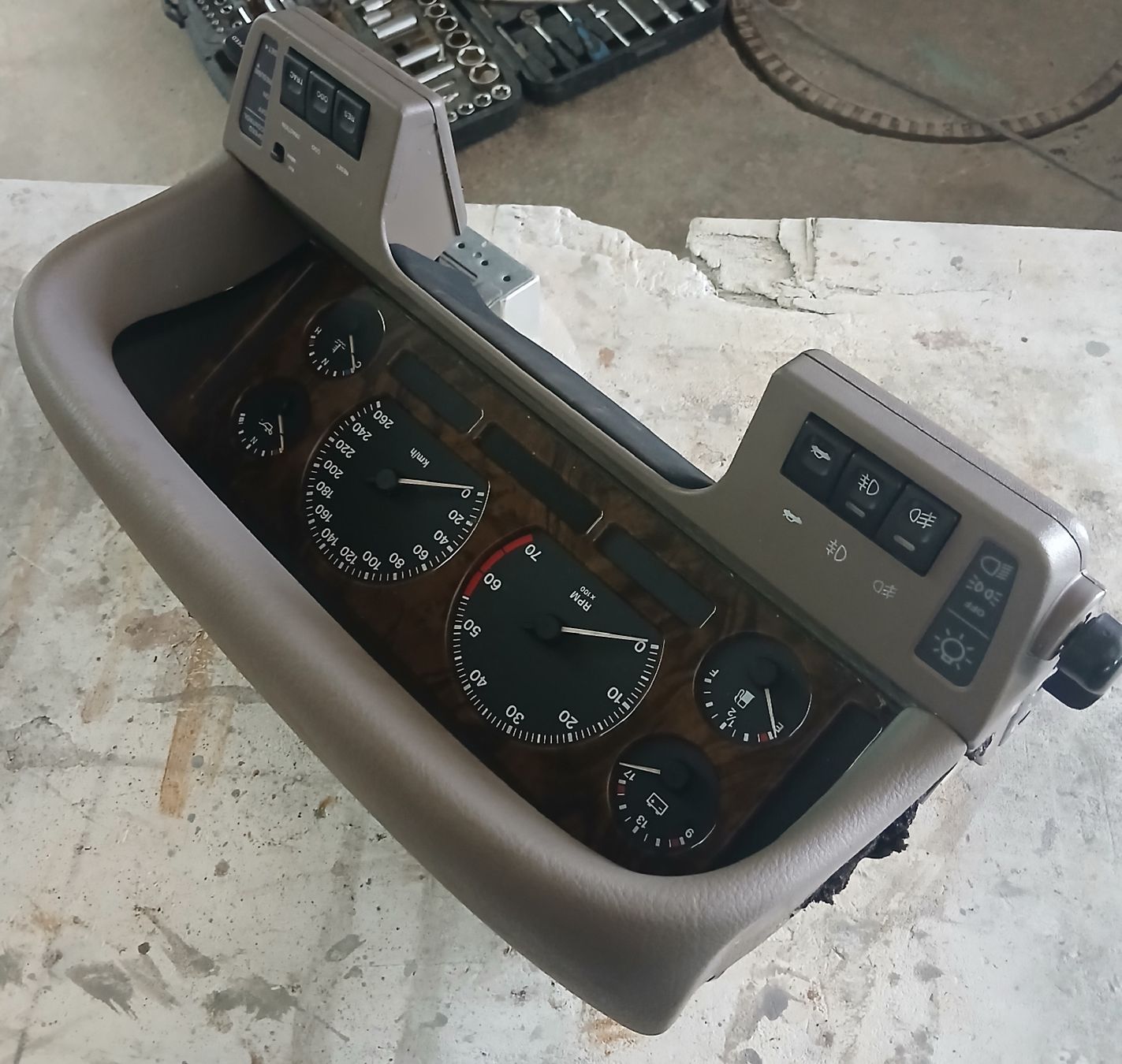 Jaguar Tutti pezzi di ricambio auto: Compteur Jaguar XJ6 X300 4.0 – Usato da la heutte venduto da Auto-stock