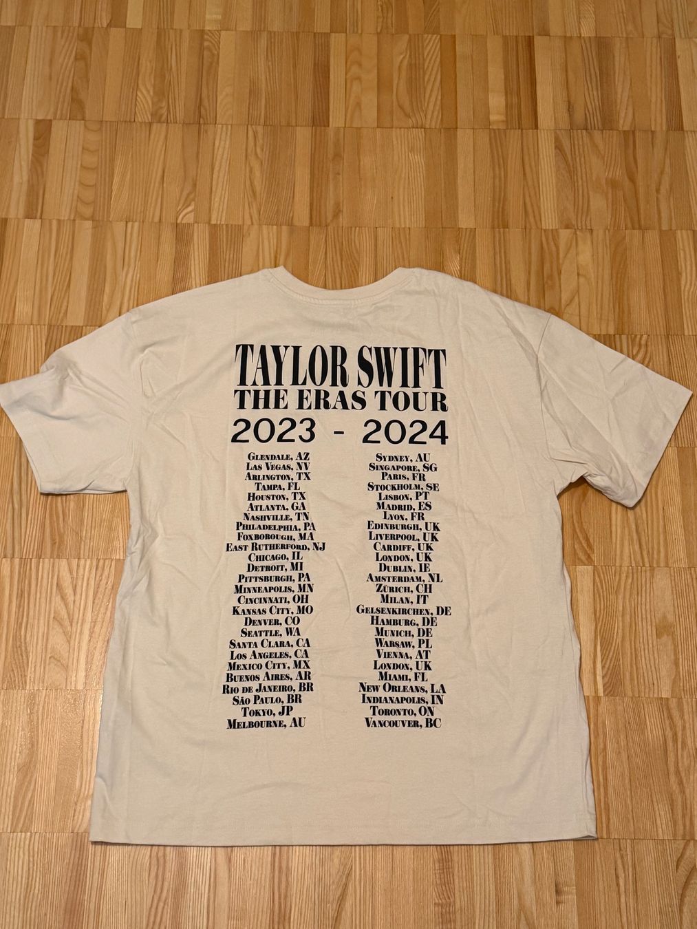 T-Shirts: Original Taylor Swift Merch / Eras Tour – Neu (gemäss Beschreibung) aus Regensdorf von sel_y7fd 1