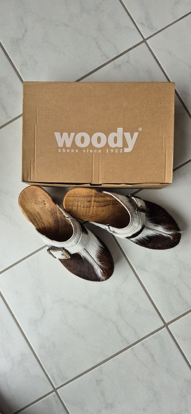 Herrenschuhe: Woody Clogs, Gr. 42, mit Kuhfell, neu – Neu und originalverpackt aus Oetwil am See von jarra01