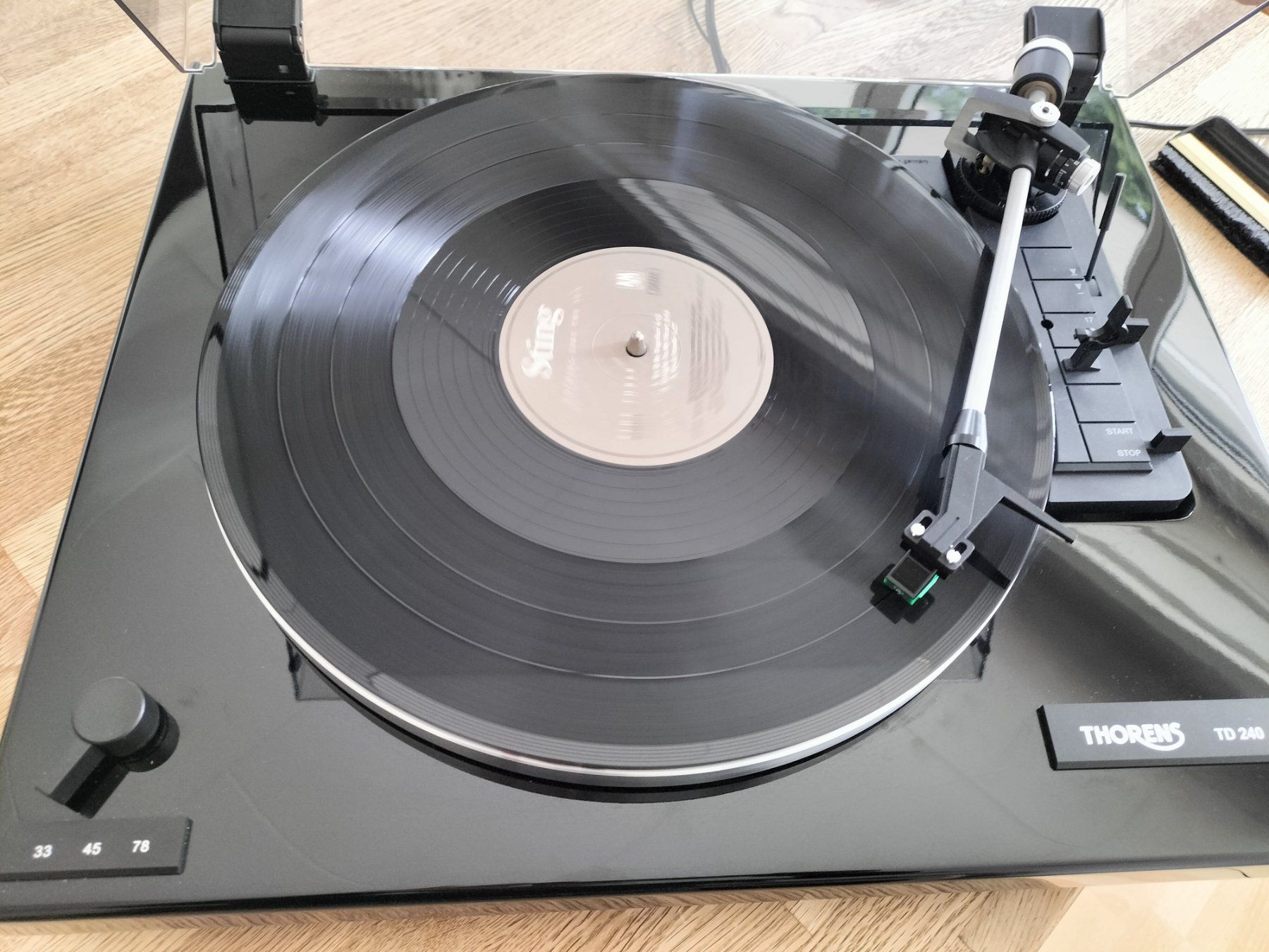 Thorens Giradischi: Thorens TD 240 Plattenspieler – Usato da Luzern venduto da ces_xt2k 2
