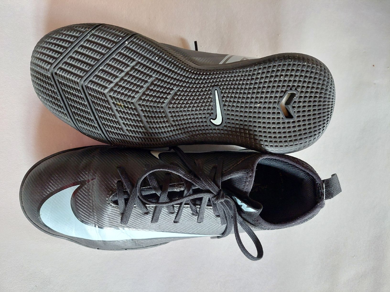 Nike Herrenschuhe: Hallenturnschuh Nike 37.5  – Gebraucht aus Gerolfingen von Barnie540 1
