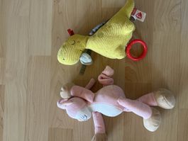 2 Baby-Plüschtiere / Spieltiere – Katze & Ente mit Beissring
