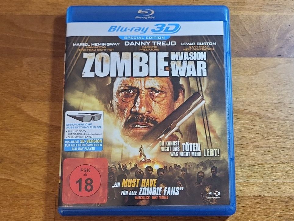 Tutti i DVDs: Zombie Invasion War 3D (2012) – Usato da Pfungen venduto da Whitie