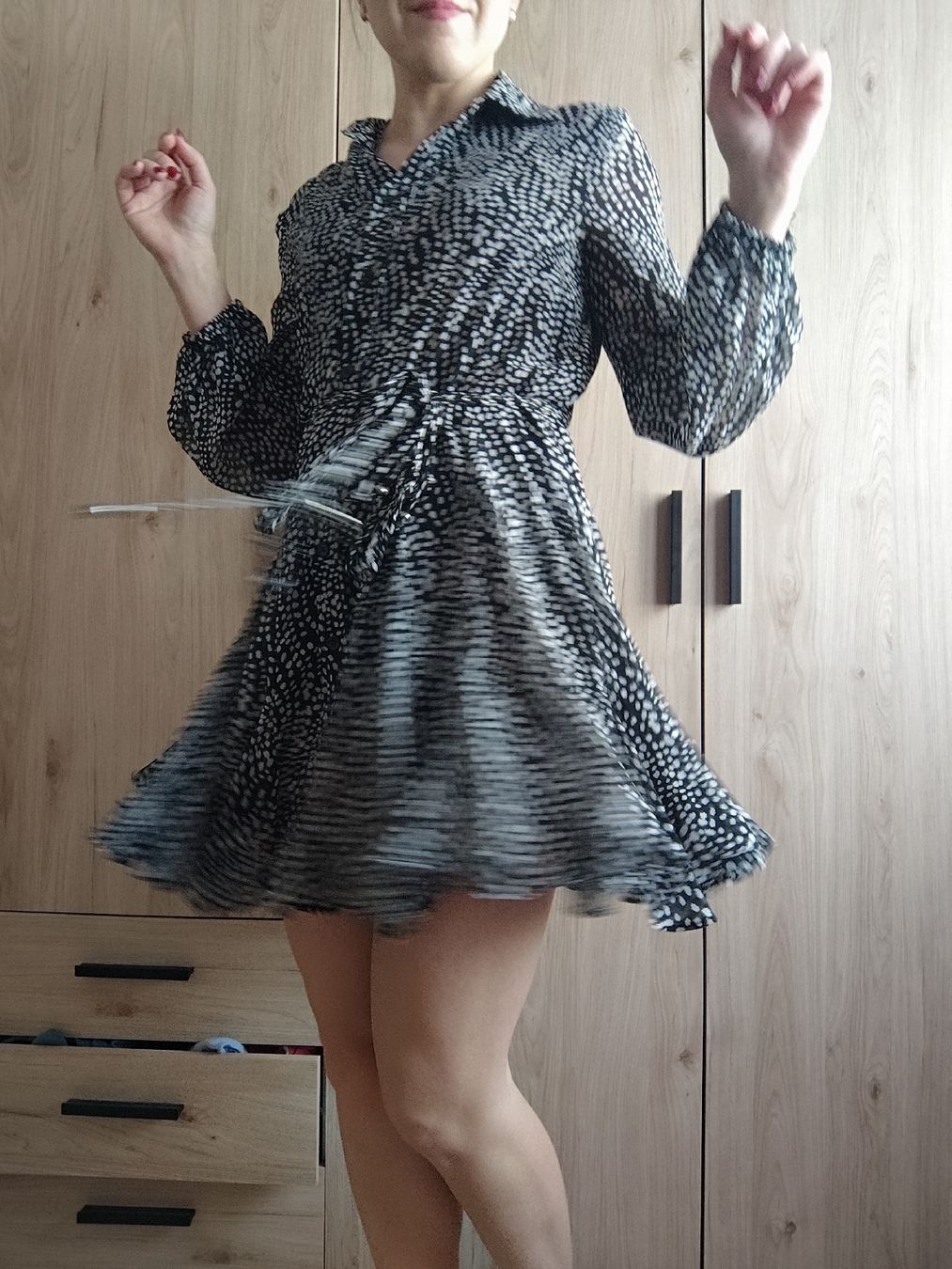 Vestiti: Chic Black & White Viscose Dress - Perfect for spring – Usato da Mägenwil venduto da VintageGirly 2