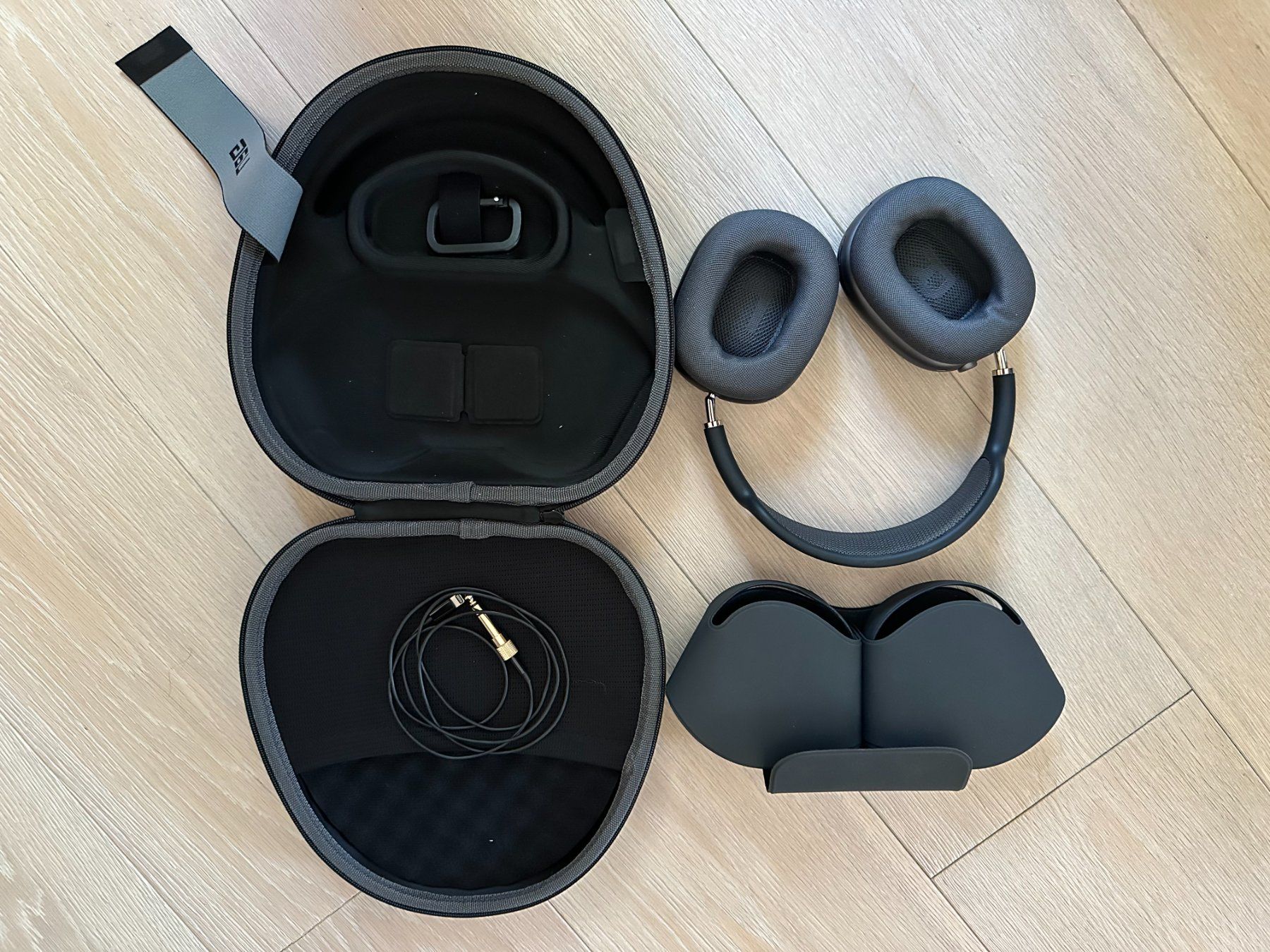 Apple Kopfhörer: Apple AirPods Max Gris + box + cable - Comme neuf – Gebraucht aus Buonas von
