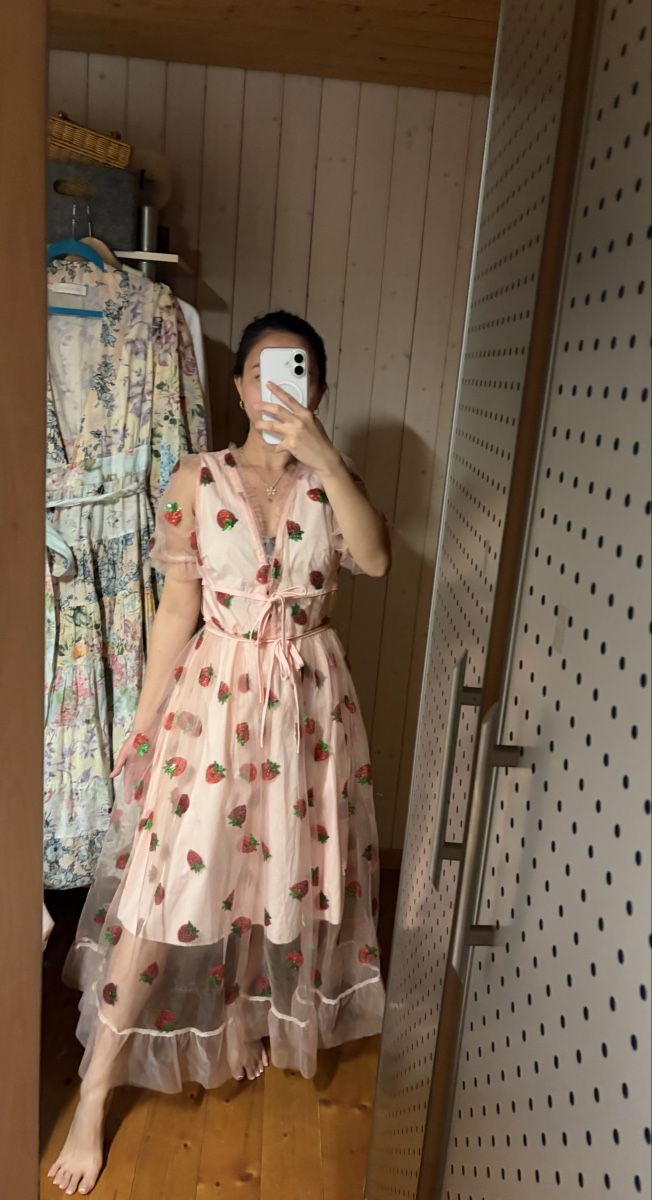 Vestiti: Strawberry Mesh Midi Dress – Usato da St.Josefen venduto da lop_lh8d 4
