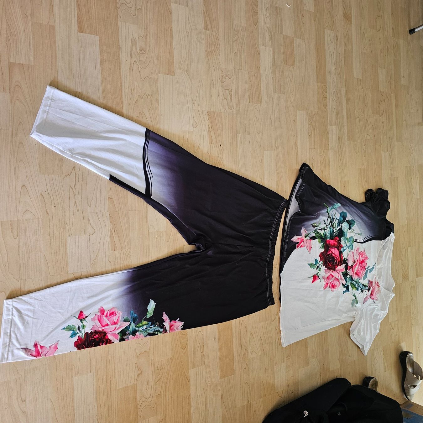 Lotti di vestiti: 2 teiler  hausanzug gr 48bis50, – Nuovo e nell'imballaggio originale da wolfhalden venduto da 46464646 1