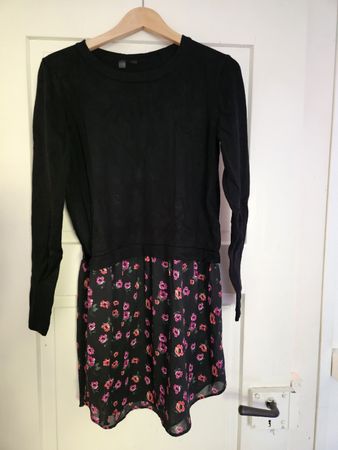 Pulloverkleid mit luftigem Rockeinsatz Gr. S