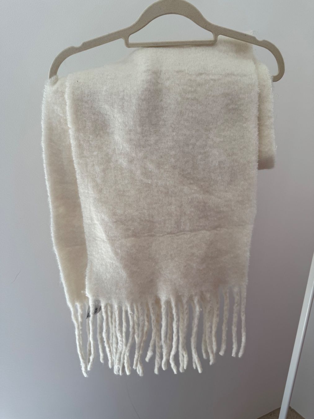H&M Foulard & Sciarpe: H&M Schall neu – Nuovo e nell'imballaggio originale da Zürich venduto da di_archive 2