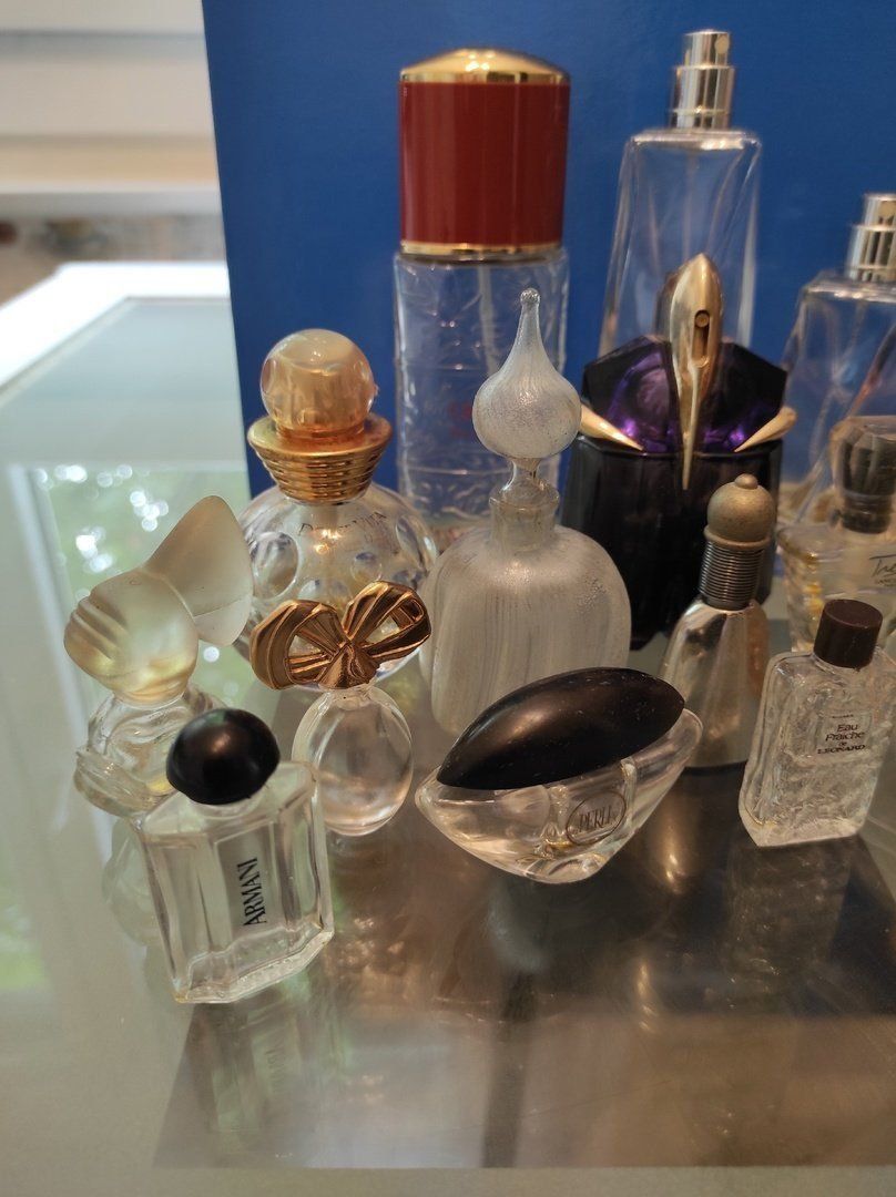Flaconi: Flacons de parfums vides-pour collection – Usato da Renens VD venduto da cla_7zv5 1