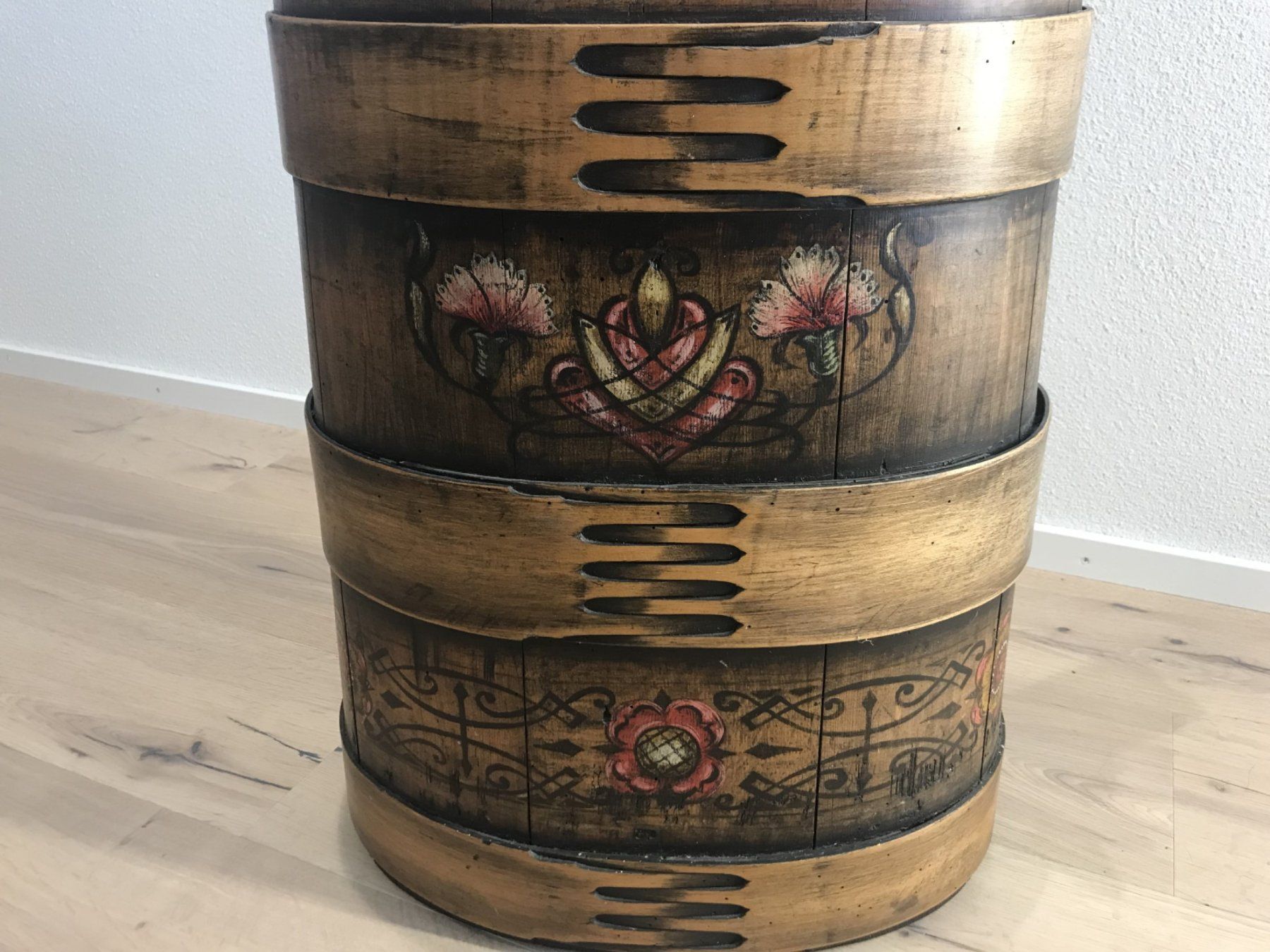 Altri mobili per ufficio: Alte handbemalte wunderschöne Bränte als Schirmständer – Usato da Gersau venduto da pd-design-and-art 1