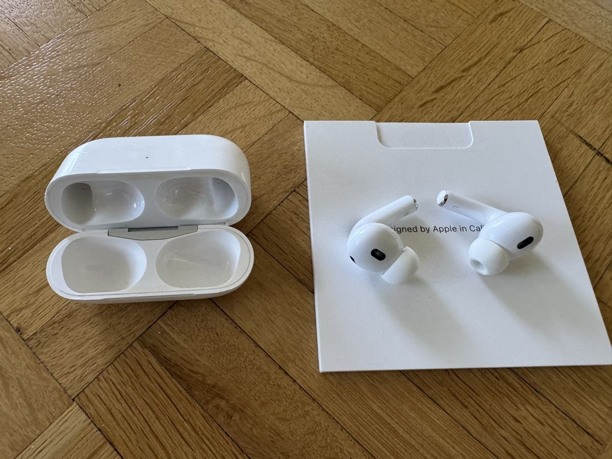 Apple Cuffie: AirPods Pro 2nd Gen with MagSafe – Usato da Zürich venduto da tako5din 2