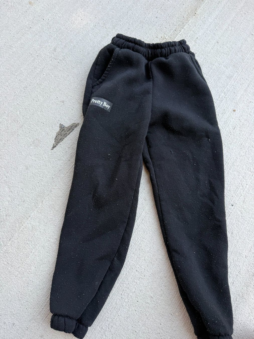 Pantaloni: Jogginghose schwarz Pretty Boy Grösse 104 – Usato da Riehen venduto da edu_92w7