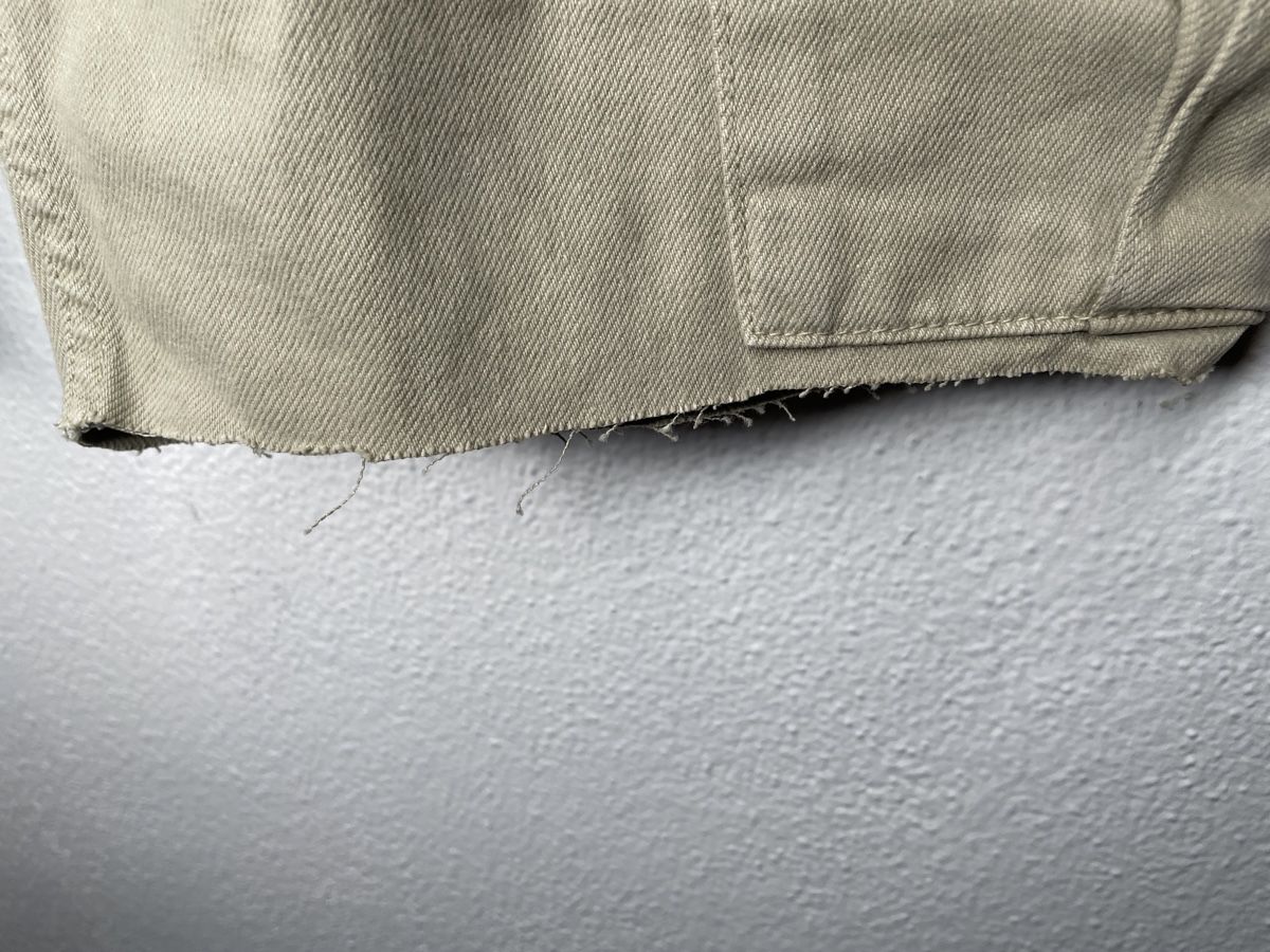 Zara Pantaloni: Shorts Zara Beige – Usato da Capolago venduto da LA.BOTTEGA 4