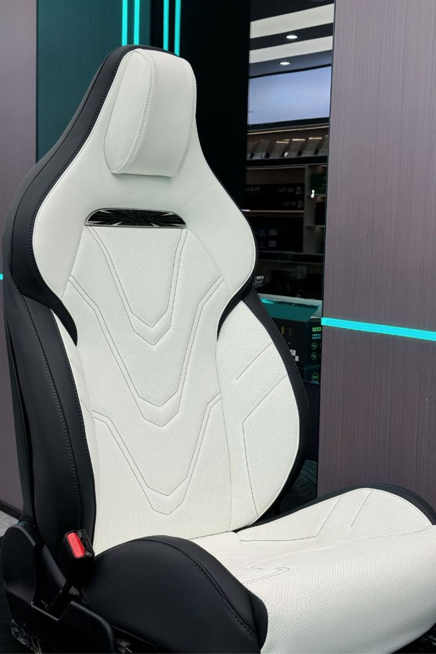 Tesla Alle Autoersatzteile: Tesla Model 3/Y "Viper" Vordersitze mit belüfteter – Neu (gemäss Beschreibung) aus Flühli LU von avr_jhm6 4
