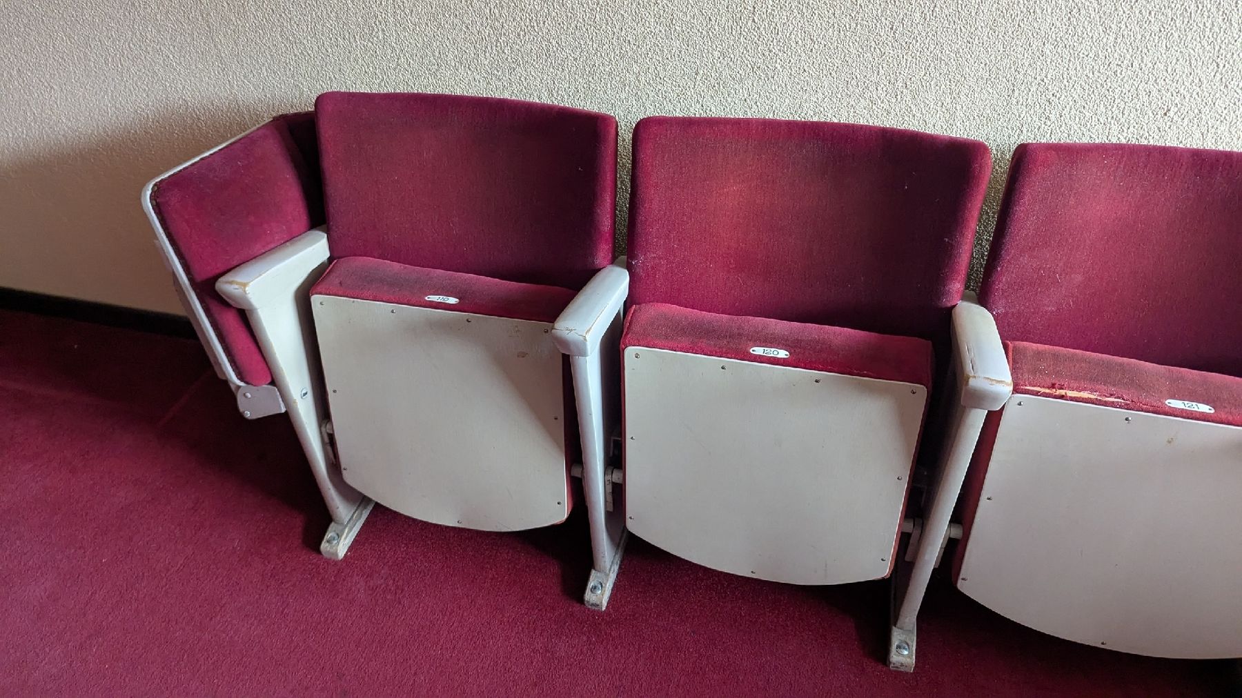 Poltrone: Sieges de theatre, strapontin, fauteuils – Usato da Territet venduto da raphael7846 2