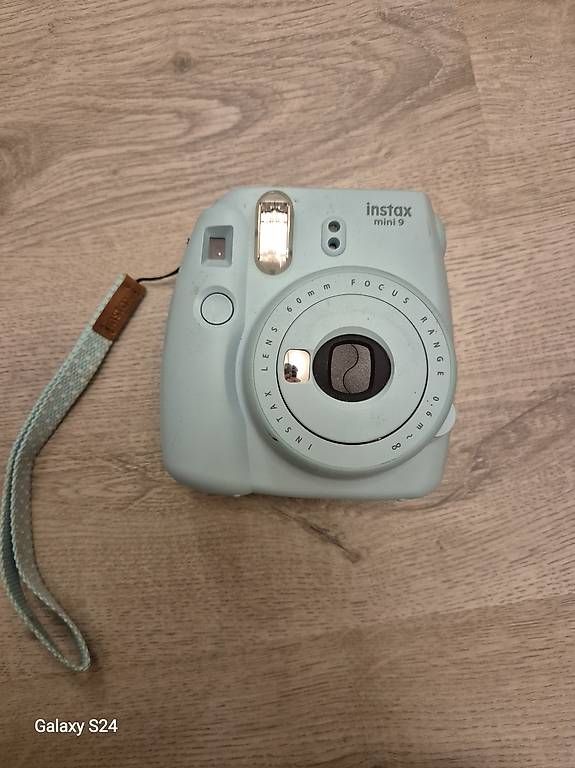 Fotocamera: Appareil photo instax mini 9 – Usato da Gingins venduto da zoe_d59r 3