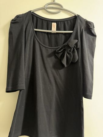 Schwarzes Damen T-Shirt mit Schleife, Grösse M, Top Zustand
