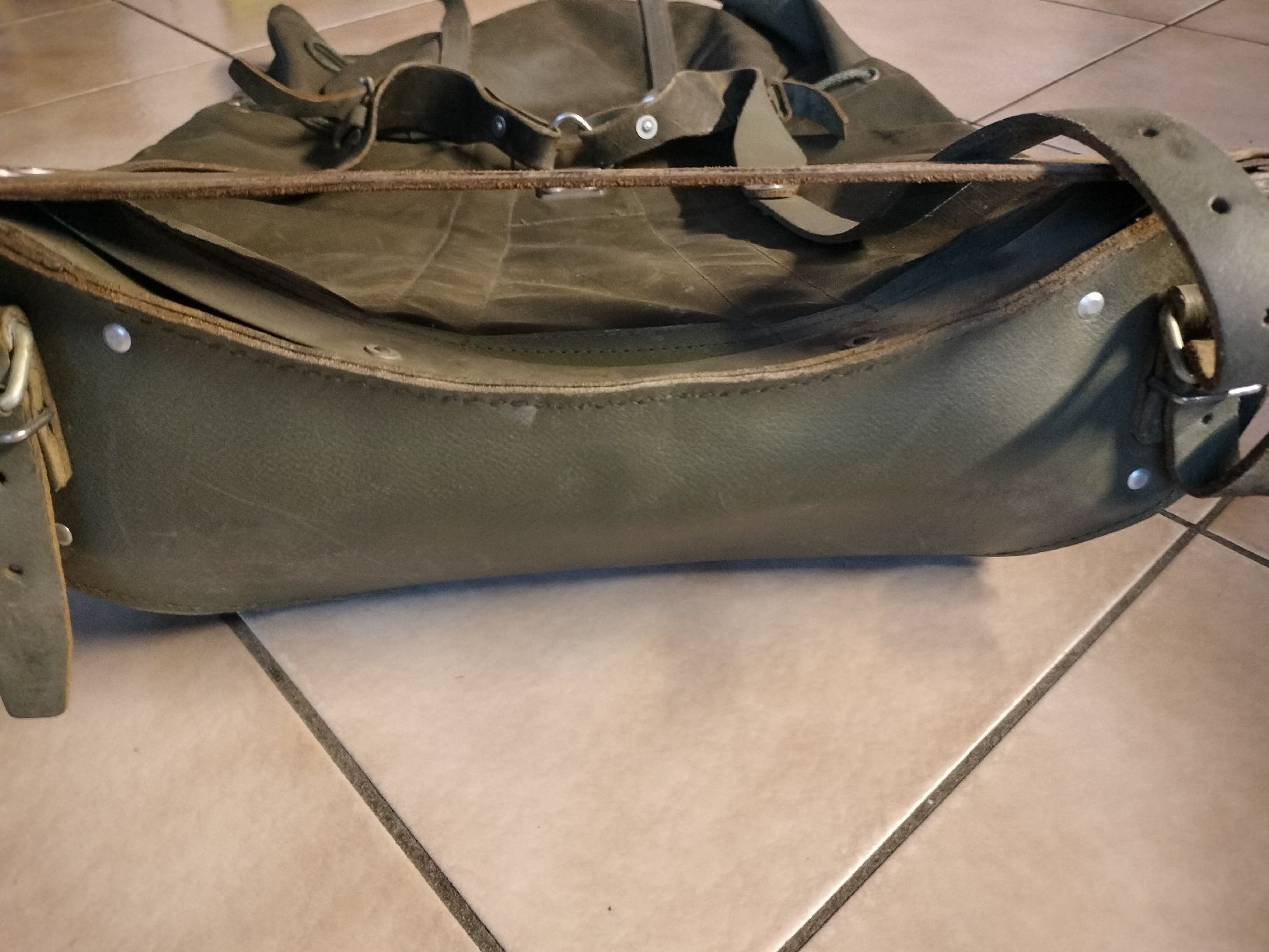 Schweizer Armee Zaini: Schweizer Armee Militär Rucksack – Usato da Schwanden Sigrisw venduto da len_9yqg 2