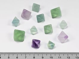 Fluorit Oktaeder Kristalle 8 bis 18mm, 12Stk.