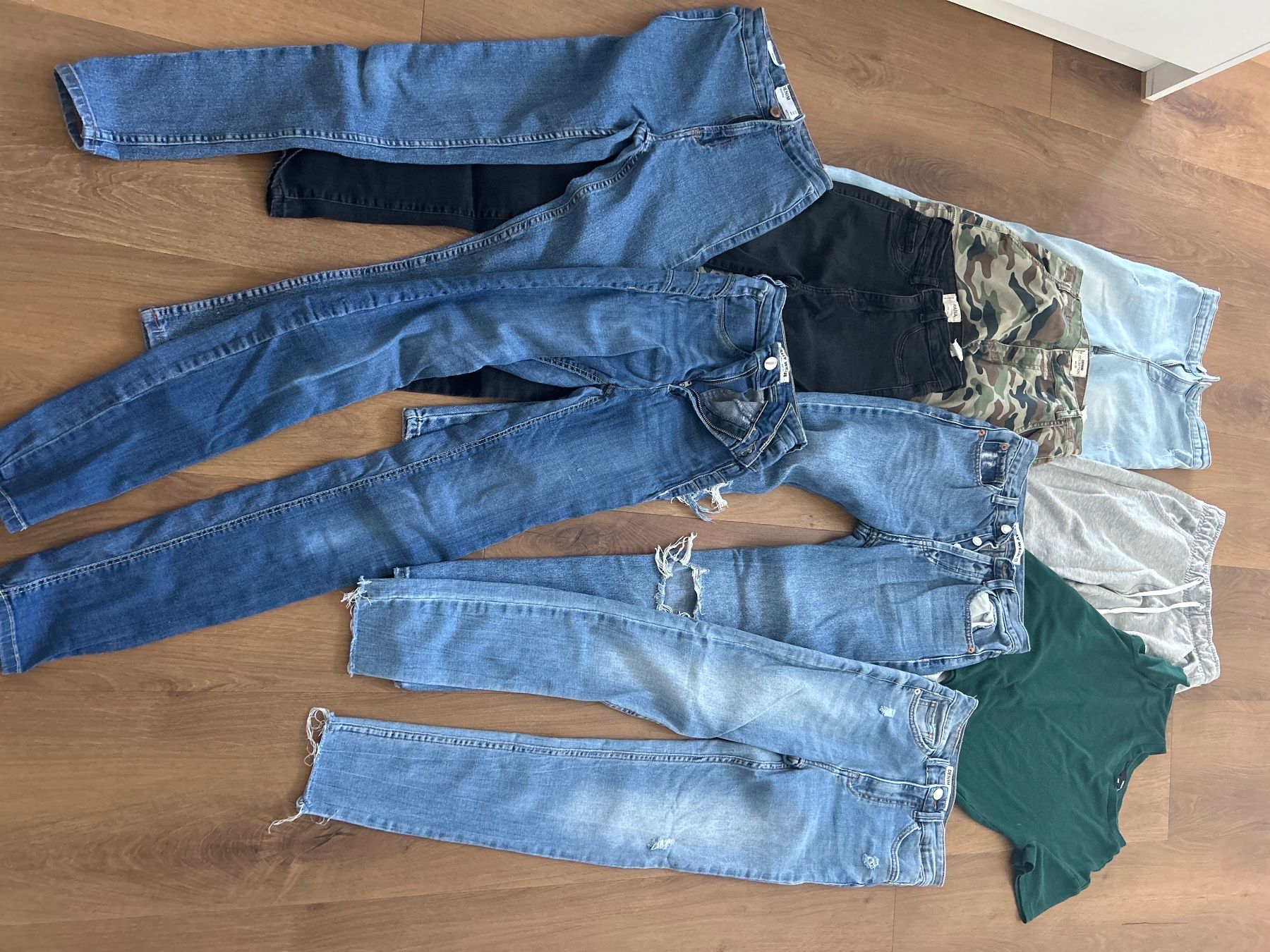 Lotti di vestiti: Kleiderpaket Gr 32 oder XXS Bershka und Tally Weijl – Usato da Regensdorf venduto da Spyke55