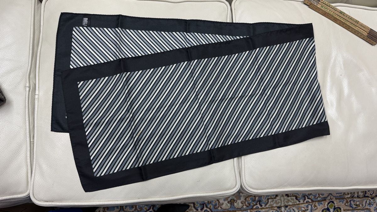 Foulards, Tücher & Schals: Schal – Gebraucht aus Lachen SZ von HelvetiaLuxury 1