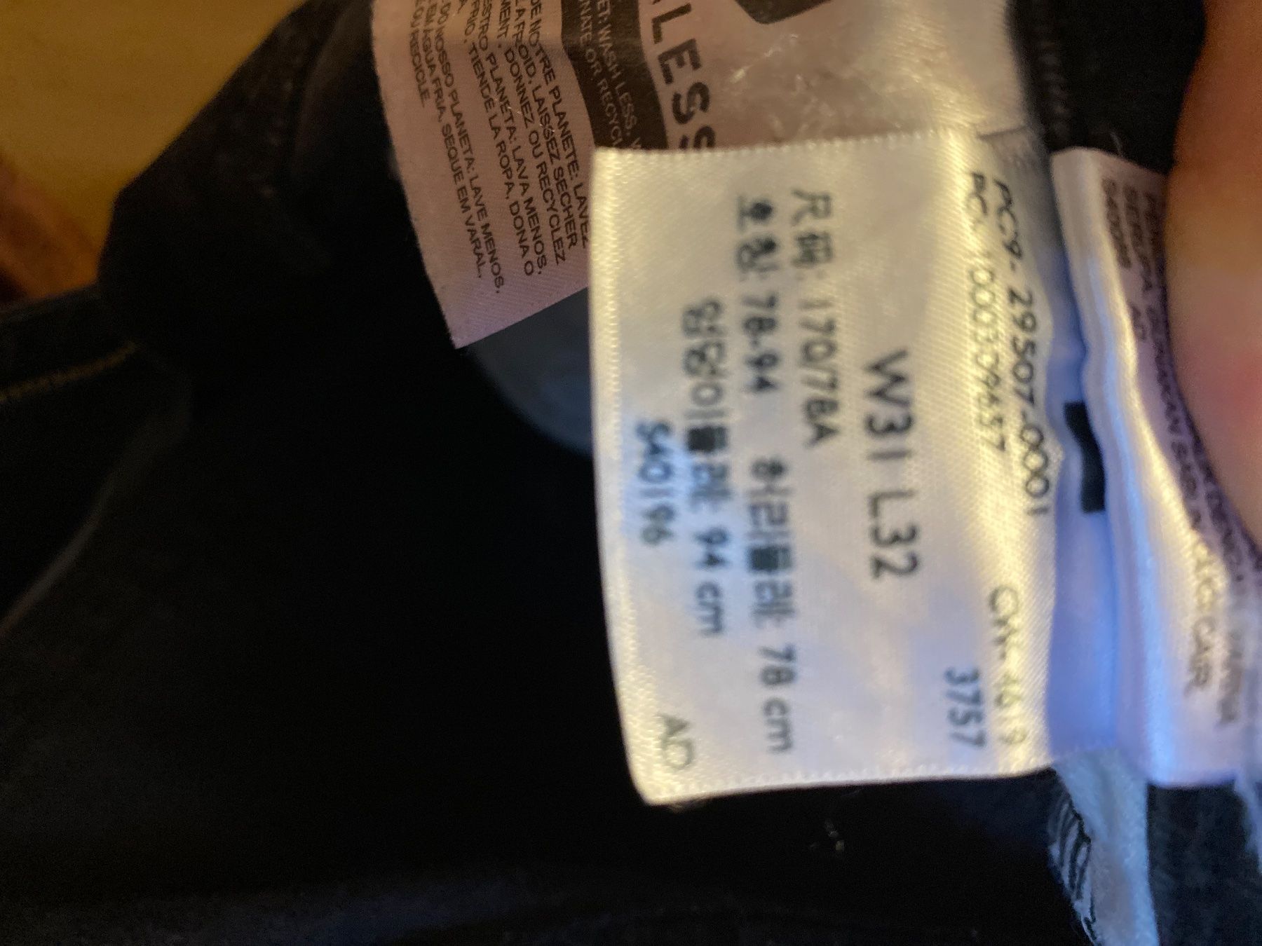 Levi's Jeans: Jean noir levis – D'occasion à Chamby par luc_m96c 1