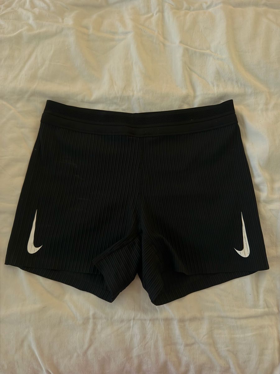 Nike Pantaloni: Nike shorts – Usato da Zürich venduto da lil_h279