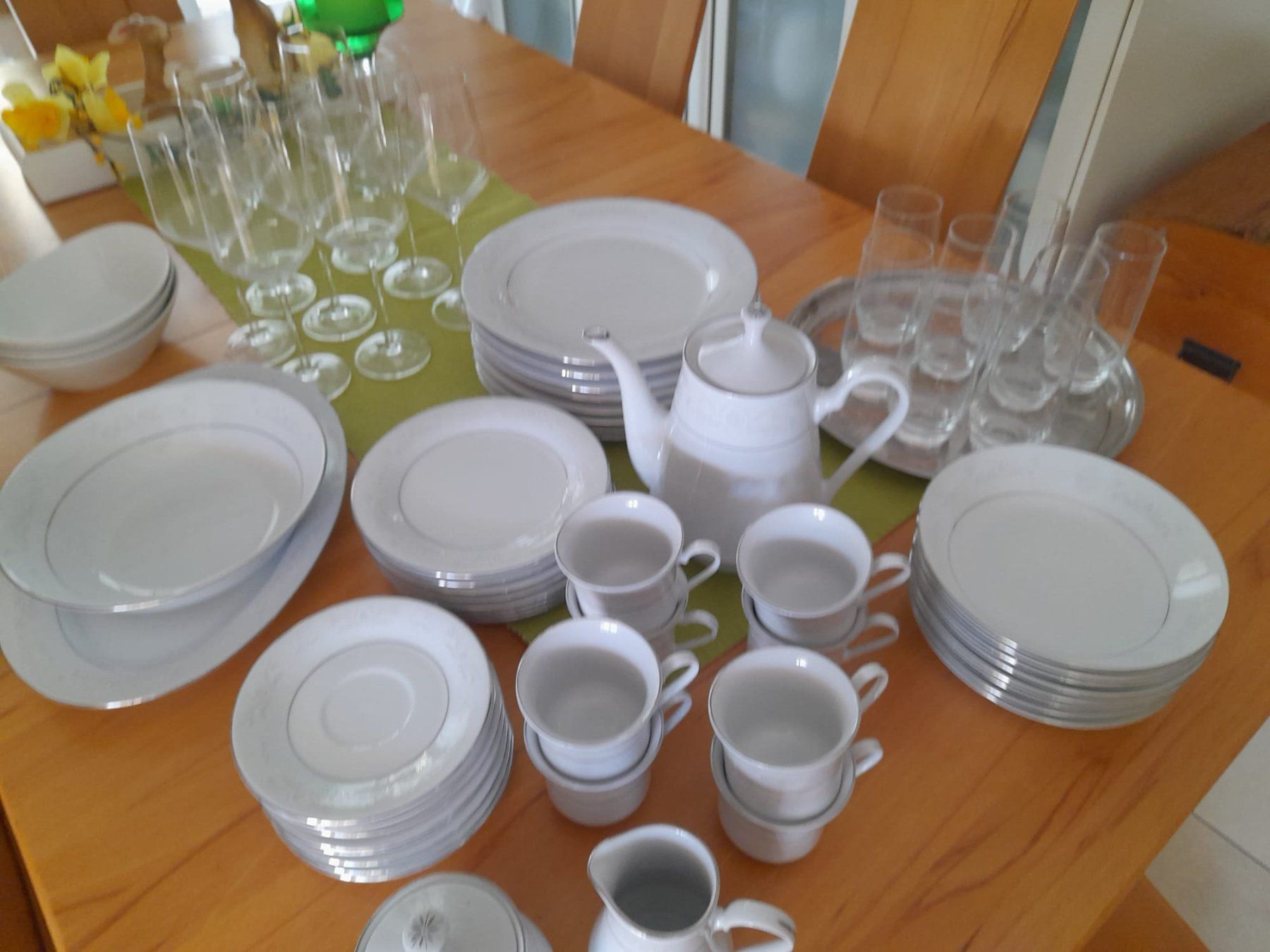 Set di piatti: Tafel- und Essservice – Usato da Dielsdorf venduto da Discus