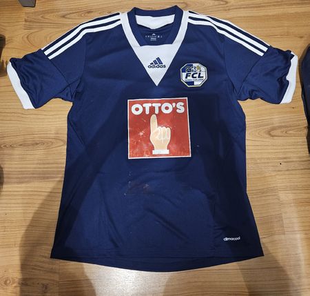 FCL Trikot FC Luzern Werbung lösst sich auf