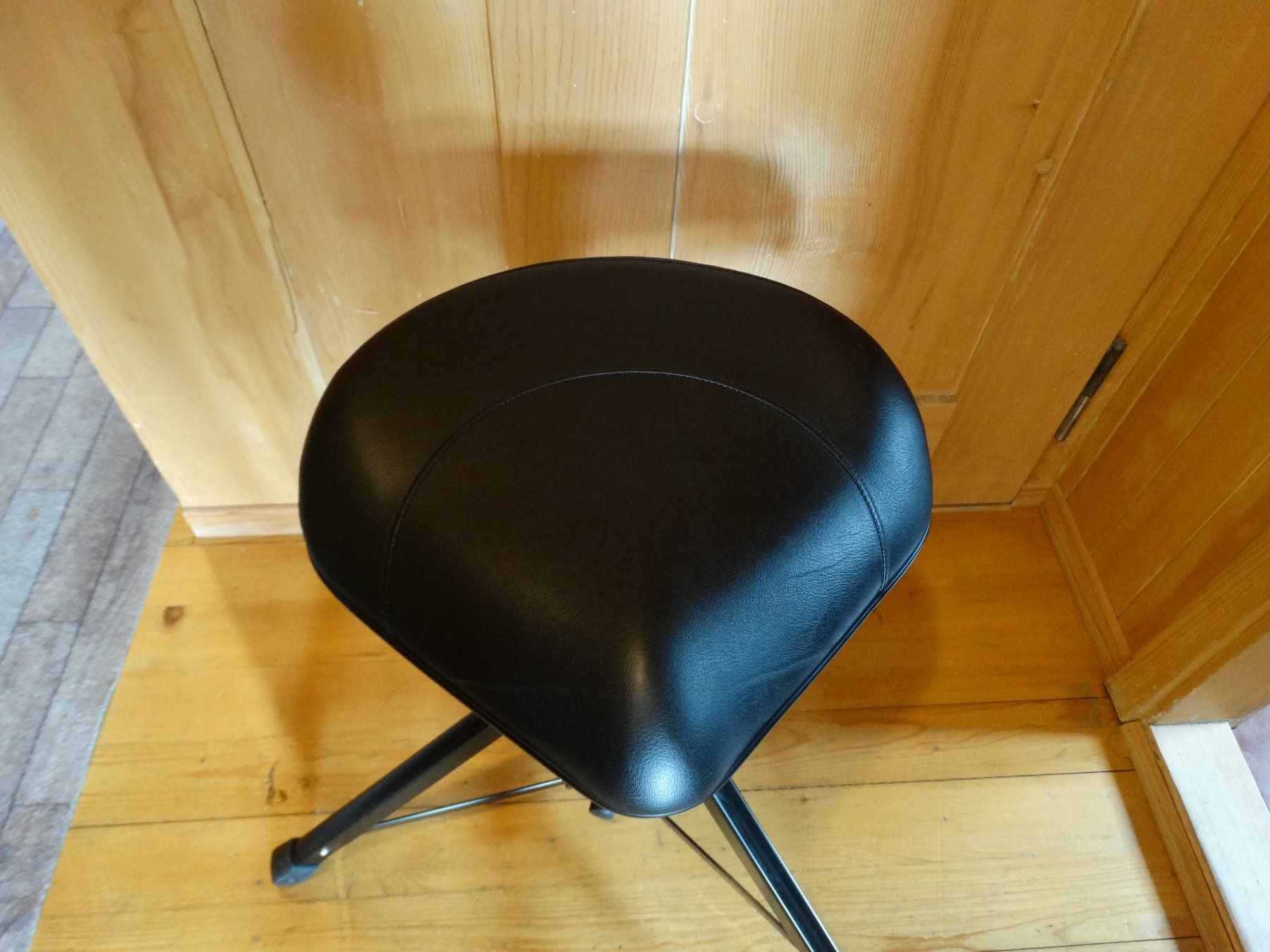 Strumenti musicali: Keyboard Stuhl – Usato da Lengnau AG venduto da Oskarhuus