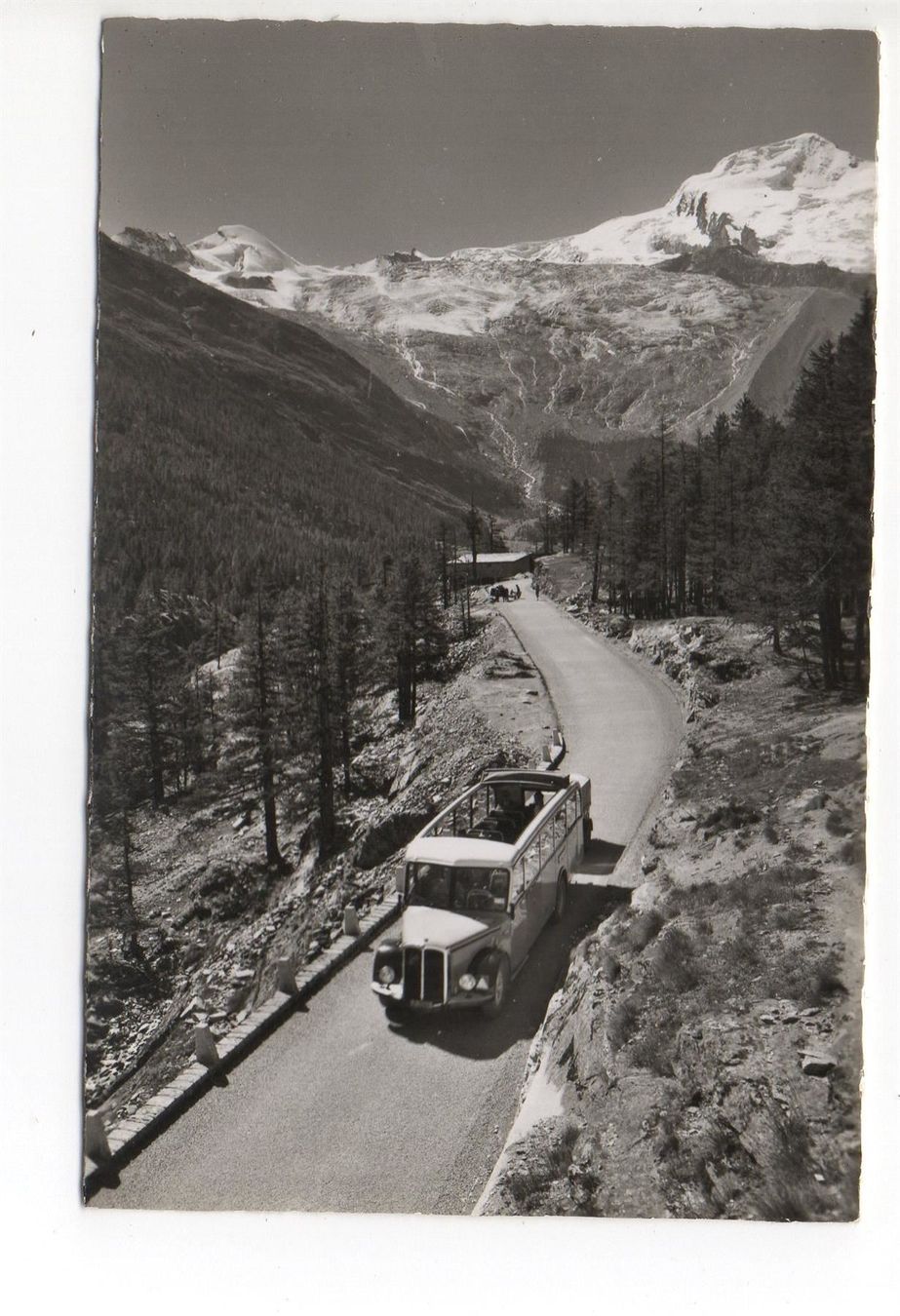 Cartoline postali: SAAS-FEE Neue Strasse - Postauto – Nuovo (secondo la descrizione) da Jona venduto da philajona