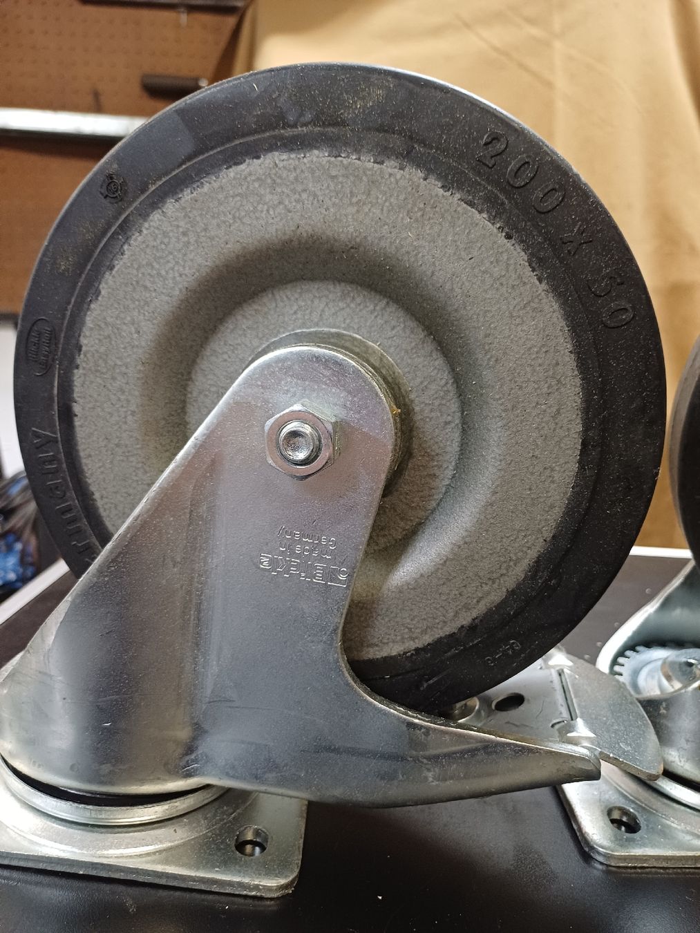 Altro per stoccaggio & trasporto: Blickle 200×50 Lastenrollen / Lenkrollen – Usato da Wangenried venduto da Recycler94 1