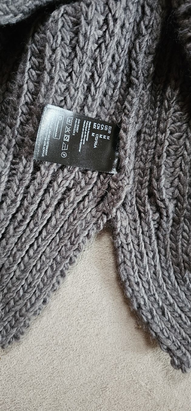 Pullover & Sweatshirts: Pullover mit grossem Kragen ,grau Strick Grösse M  – Gebraucht aus Ferden von jemyce 3