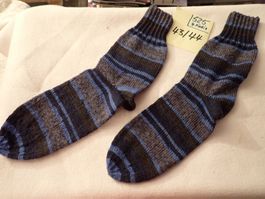 Handgestrickte Wollsocken  Gr. 43/44    (525)