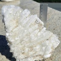 Grosse schneeweisse Quarzsonne mit etlichen Doppelender
