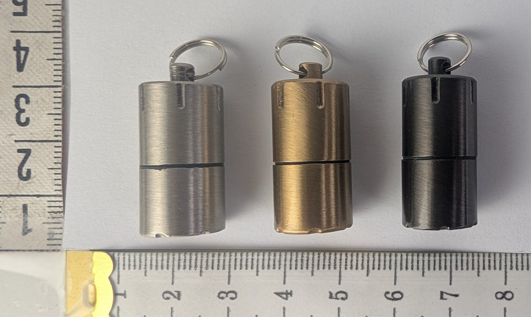 Portachiavi: 1x Mini Schlüsselbund-Feuerzeug, NEU – Nuovo (secondo la descrizione) da Zürich venduto da 1.Simon