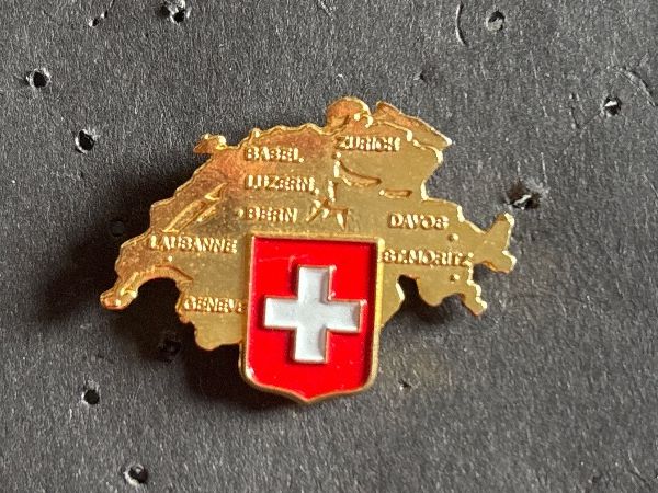 Placchette & Badge: Pin Schweiz – Usato da Lützelflüh-Goldbach venduto da NicoleL.