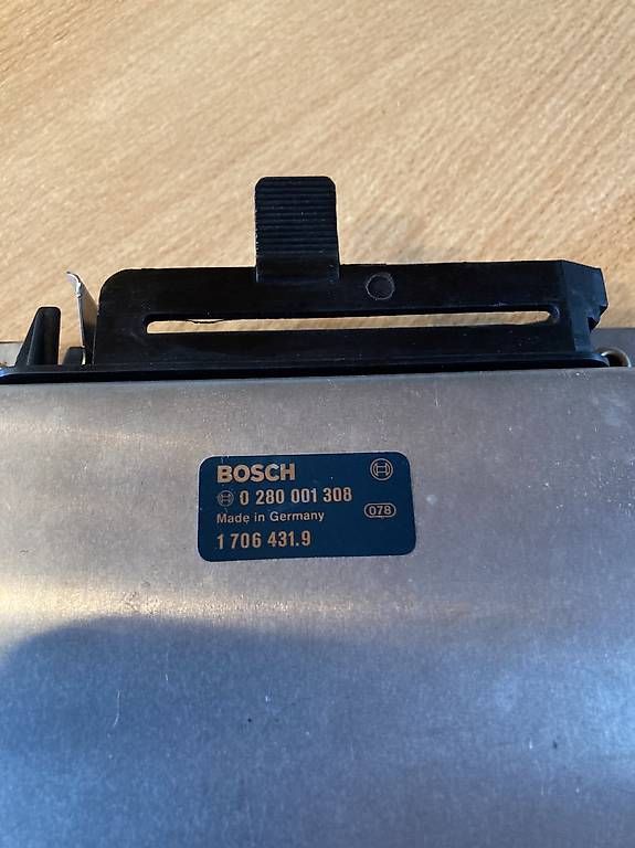 BMW Tutti pezzi di ricambio auto: Bmw E30 323i Motorsteuergerät – Usato da Dierikon venduto da E28_Freak 1