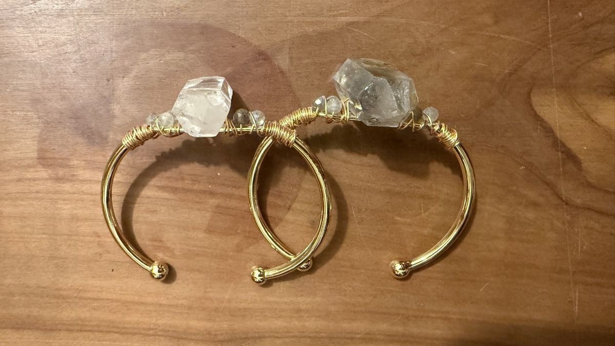 Bracelets: Modeschmuck Armspange mit Edelsteinen – Neuf avec emballage d'origine à Wiesendangen par Auri_0 1