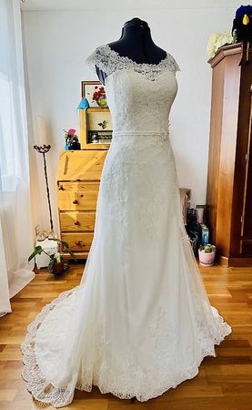 SUMMER SALE! Romantische Spitzen Brautkleid 36/38